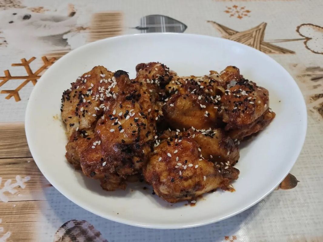 Кулинарный тренд 2026: куриные крылышки с кунжутом, которые завоевывают сердца гурманов