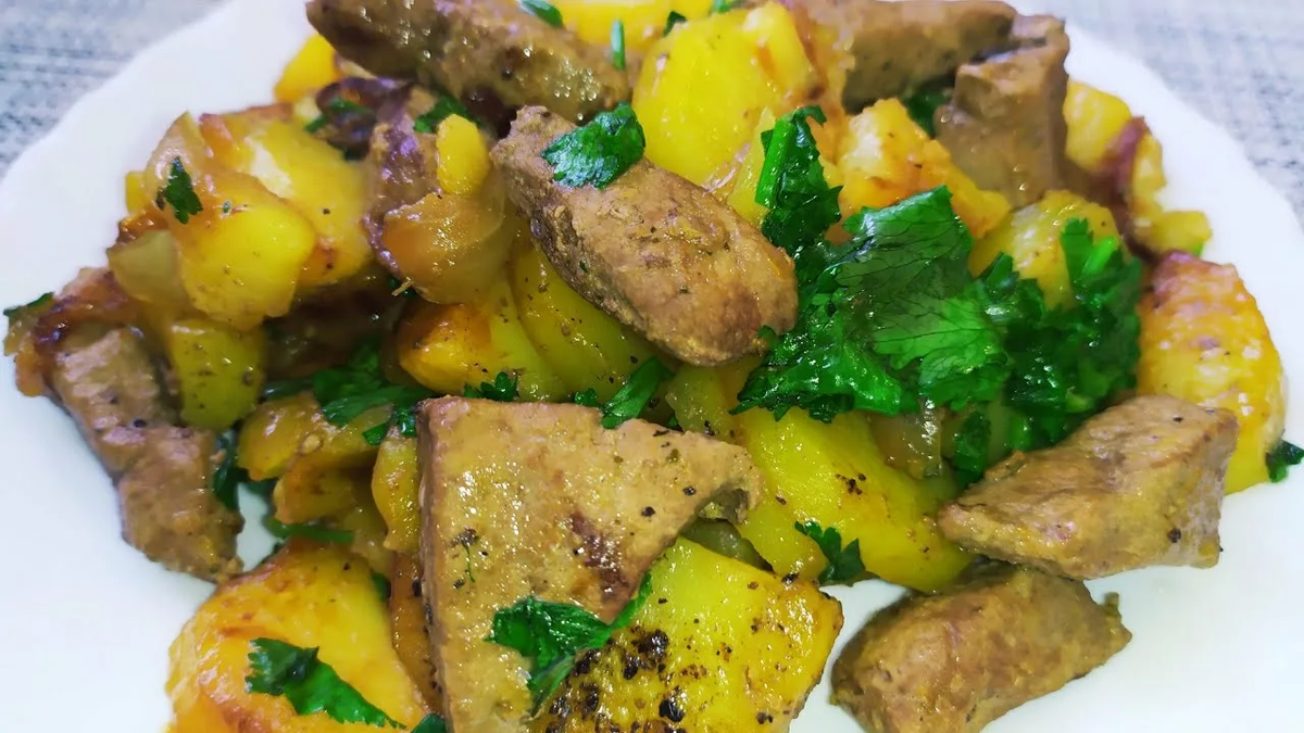 Жареная картошка с печенью и яблоками: необычное кулинарное сочетание