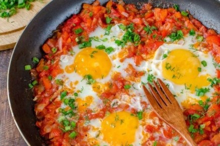 Шакшука с ароматными помидорами: идеальное начало дня