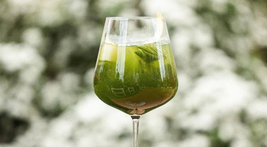 Необычный гастрономический тренд: коктейль на основе матча завоевывает популярность