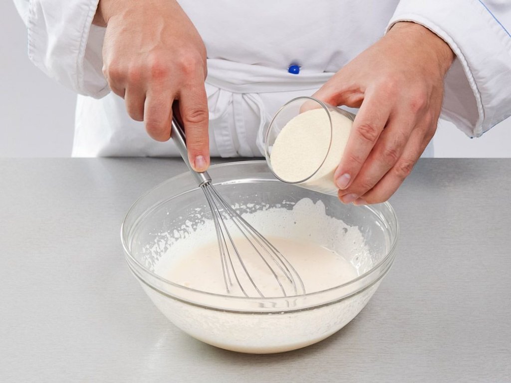 Как насладиться блинами с ягодами и апельсиновым соусом