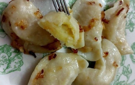 Вареники с картошкой и жареным луком: быстрый рецепт на кипятке