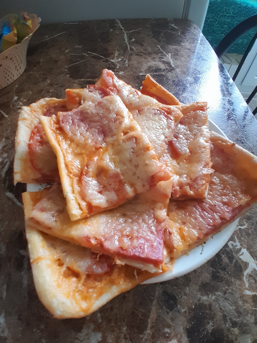 Простая и вкусная хрустящая пицца на слоёном тесте