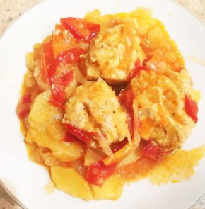 Тефтели по-новому: сочетание с картофелем и болгарским перцем