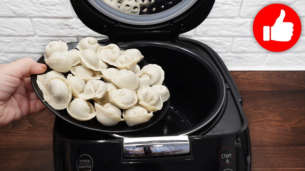 Пельмени под омлетом: быстрый и вкусный рецепт в мультиварке