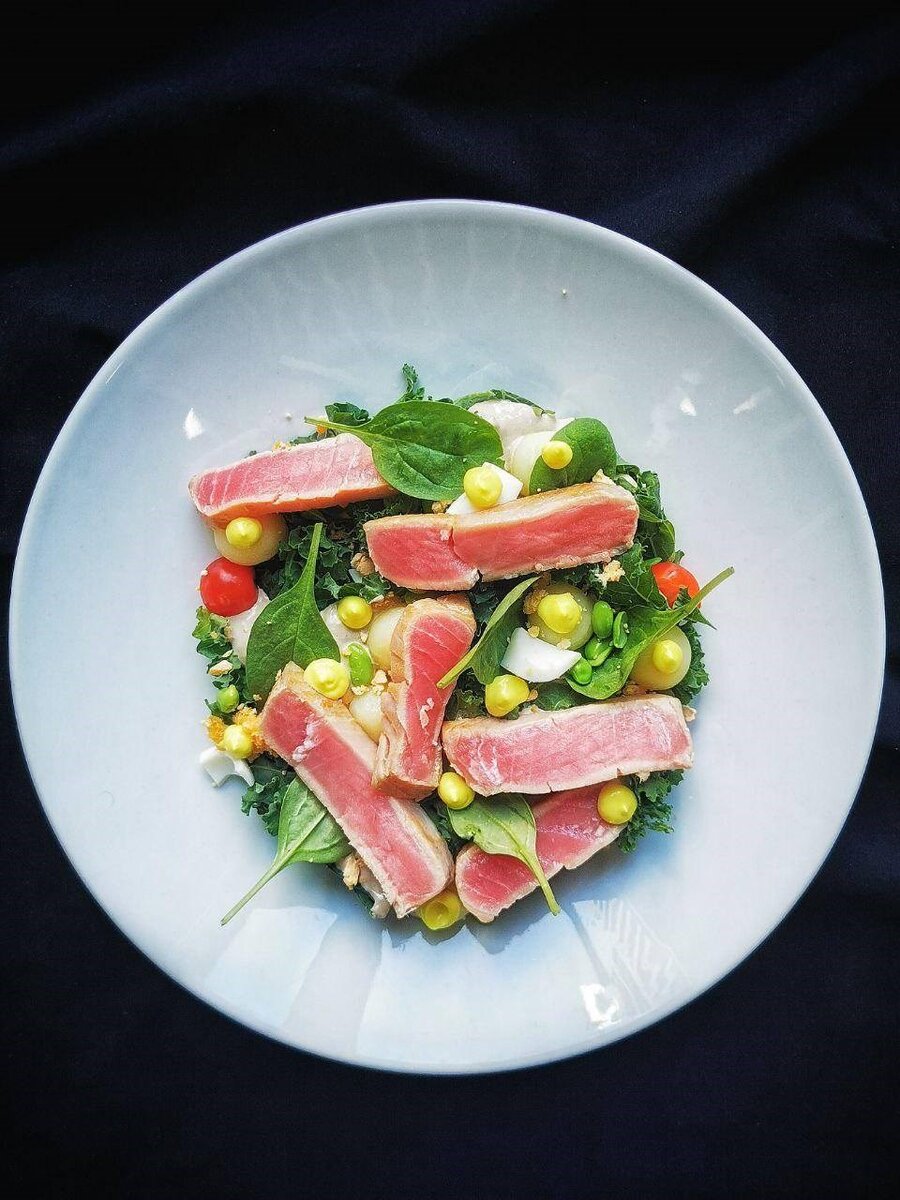 Салат нисуаз с шафрановым айоли