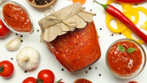 Салат «Огонек»: жгучая закуска, которая украшает любой стол