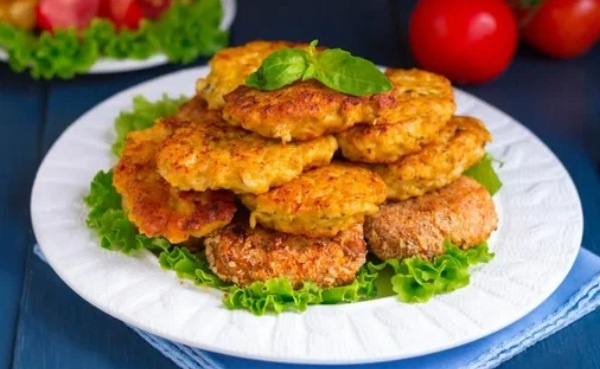 Нежные котлеты из куриного филе: вкусные рецепты на сковороде