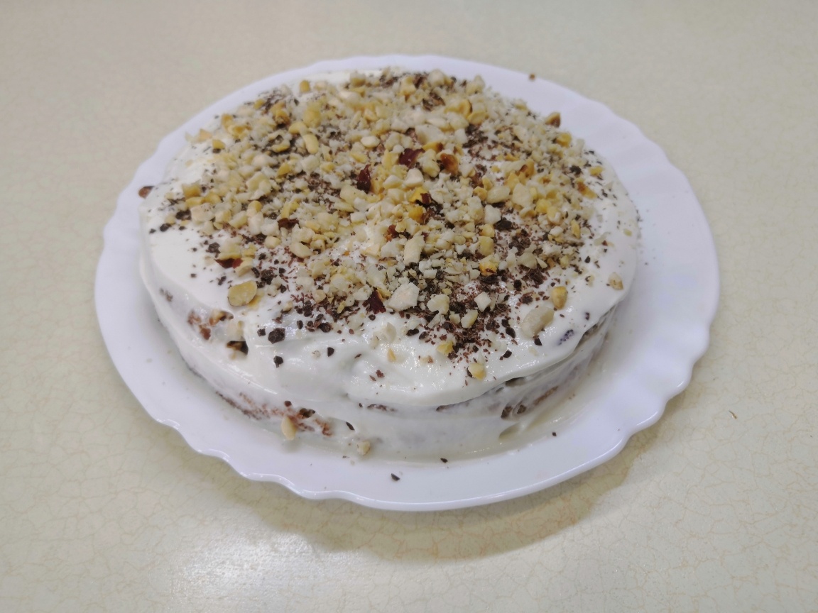 Нежный морковный торт с творожным кремом и орехами для здорового питания