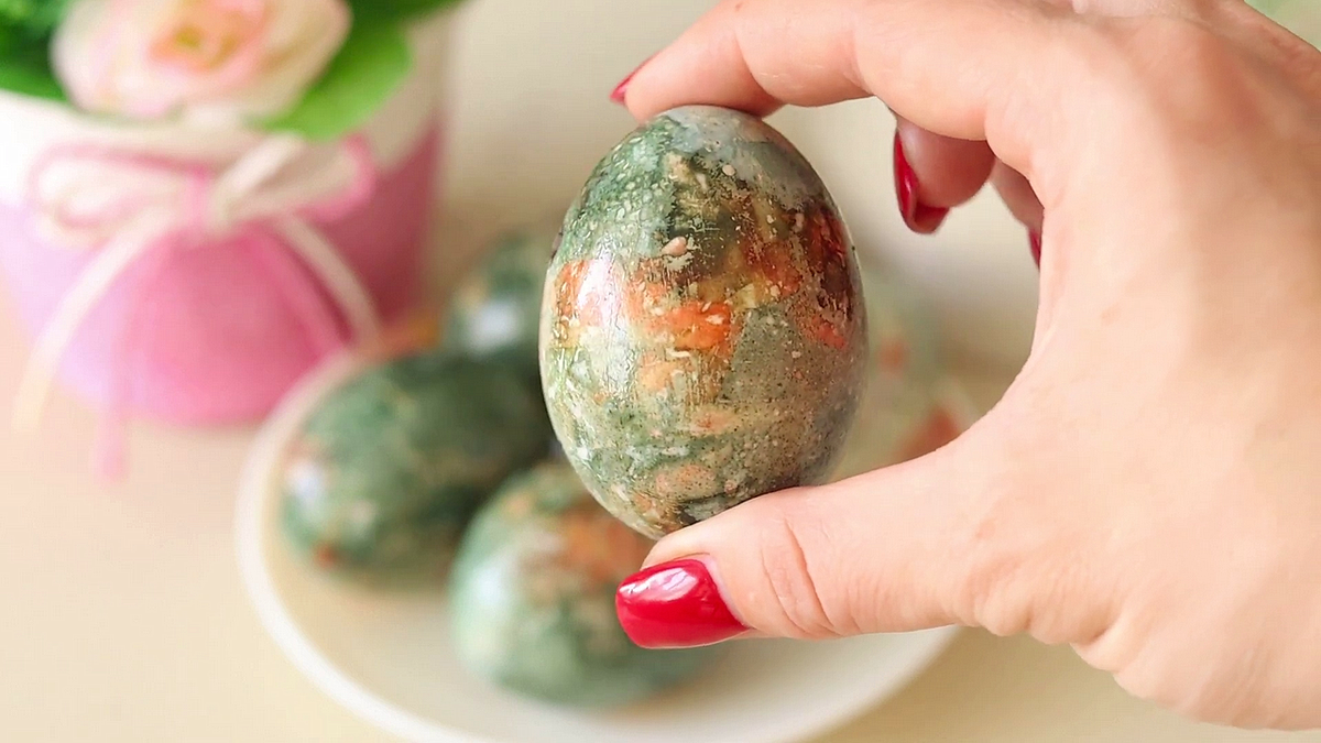 Уникальные пасхальные яйца: натуральные красители и креативные идеи