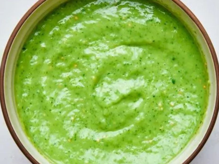 Как приготовить универсальный зеленый соус на зиму: просто и вкусно!