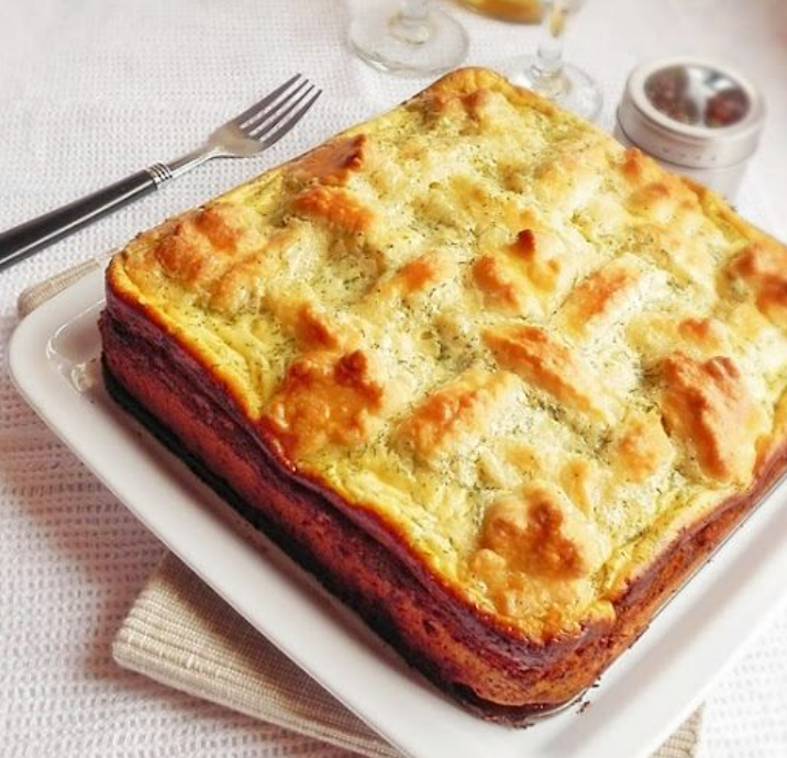 Согревающее осеннее лакомство: творожный пирог с курицей и сметаной