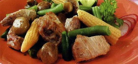 Новый взгляд на свинину: яркий рецепт с кукурузой и грибами