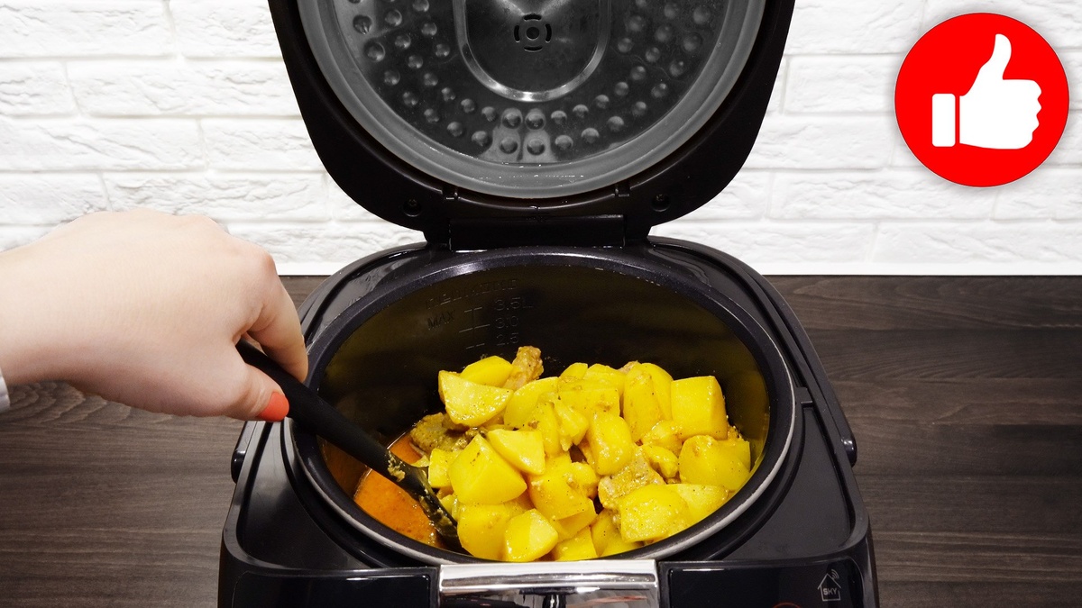 Необычный рецепт: картошка с ребрышками в сметанном соусе