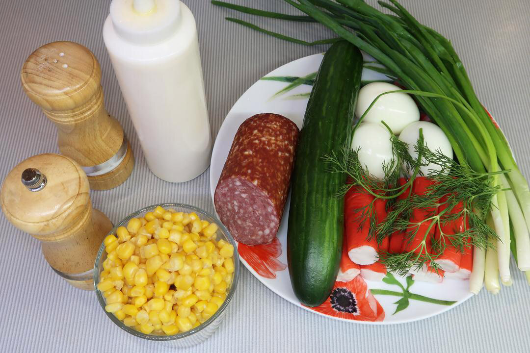 Салат с колбасой и кукурузой: незаменимый рецепт для любого стола