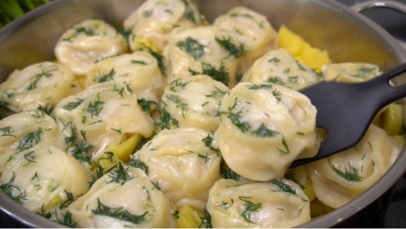 Манты на картофельной подушке: вкусно и удобно