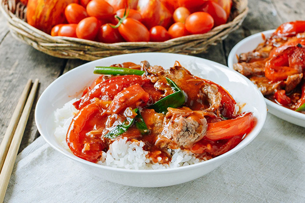 Китайское блюдо с говядиной и томатами: вкусный стир-фрай для домашнего стола