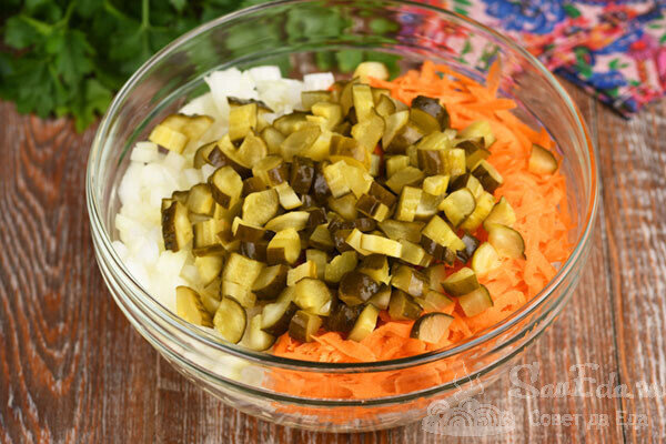 Капуста и соленые огурцы: три простых и вкусных блюда