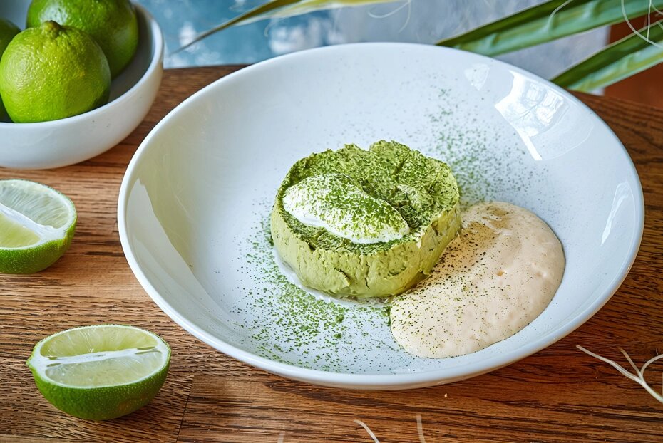 Удивительный десерт с матча и авокадо: легко и полезно