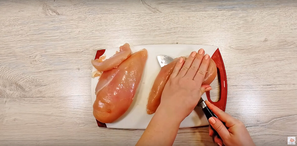 Нежная куриная грудка в оригинальной панировке: освежите свое меню