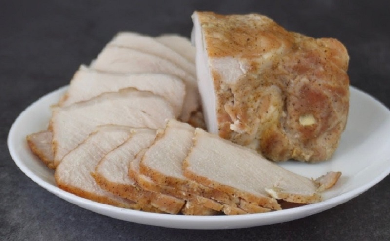 Простой способ приготовить домашнее мясо для бутербродов