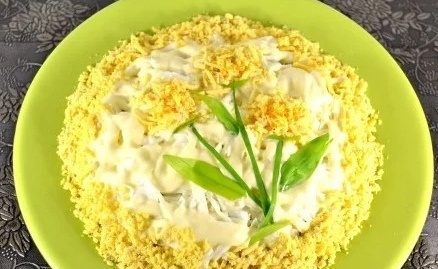 Салат "Одуванчик": свежий взгляд на классическое угощение