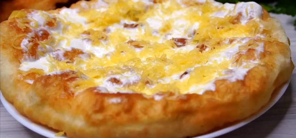 Лангош: пышные жареные лепешки с невероятным вкусом