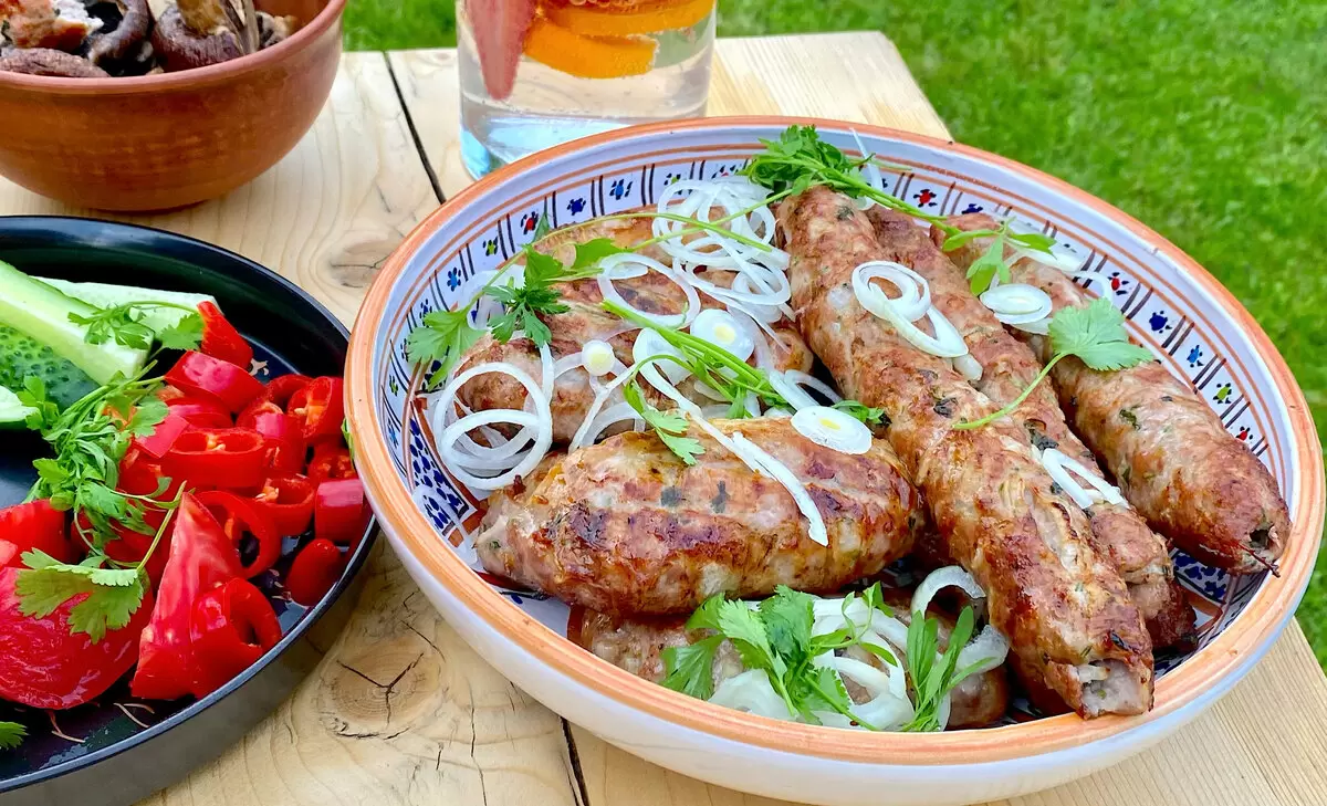 Котлеты в жировой сетке: идеальный ужин на мангале