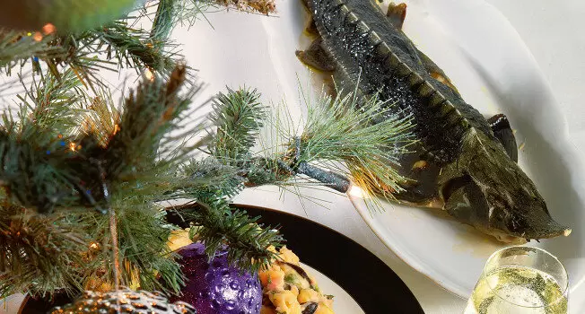 Идеальное блюдо к празднику: как приготовить целого осетра