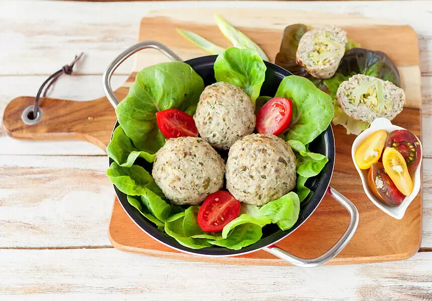 У вас есть фарш и брокколи? Приготовьте тефтели на пару!