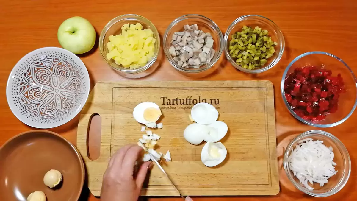 Свежий и яркий салат со свеклой: идеальное блюдо для праздника