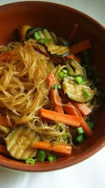 Фунчоза с овощами: быстрое блюдо, которое удивит вкусом