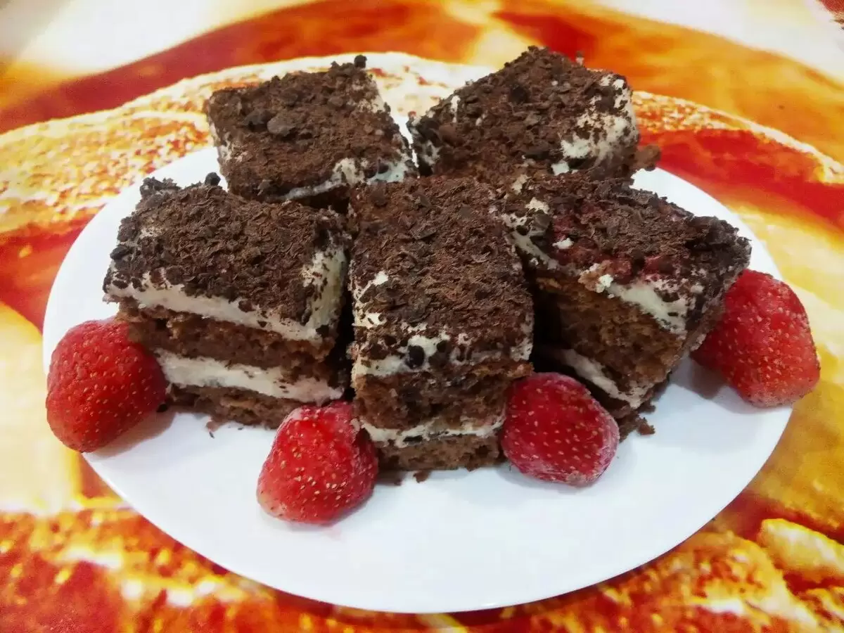 Шоколадные пирожные с кремом из манной крупы и сливочного масла