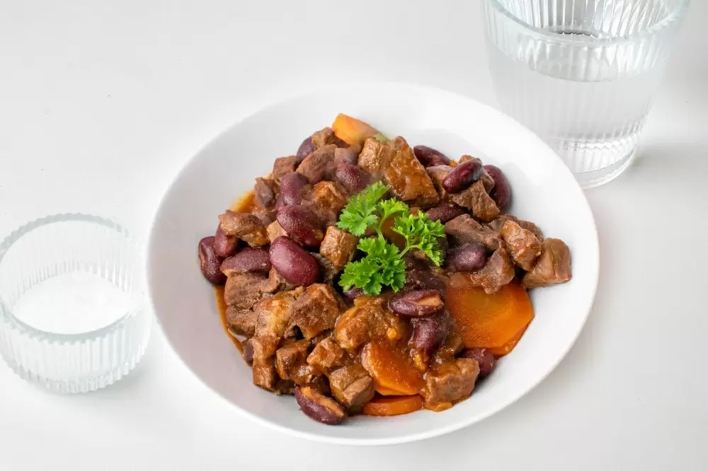 Уютный ужин: тушеное мясо с красной фасолью
