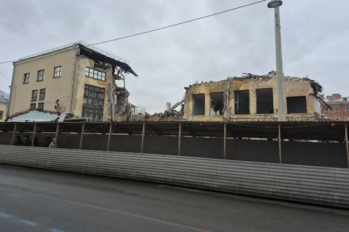 Следственный комитет изучает дело о сносе исторической фабрики-кухни в Петербурге