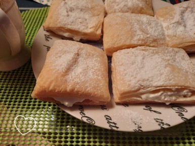 Нереально вкусные слойки с творогом: идеальный десерт к чаю