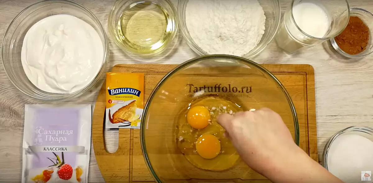 Удивительный домашний торт на кефире: легкий рецепт на сковороде