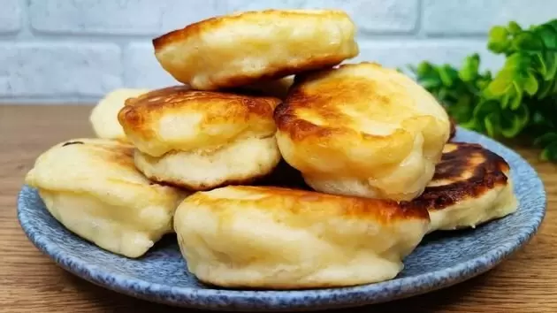 Оладьи на кефире: секрет пышности и легкости в каждом кусочке