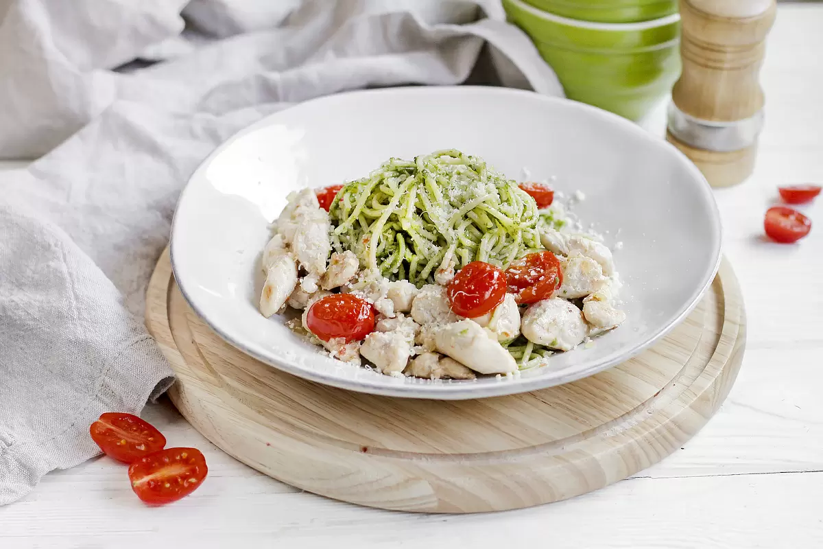 Изысканные спагетти «Биелла» с курицей и песто: кулинарное удовольствие