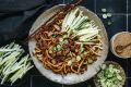 Чжа Цзян Мянь: Аутентичное мясное лакомство из Пекина