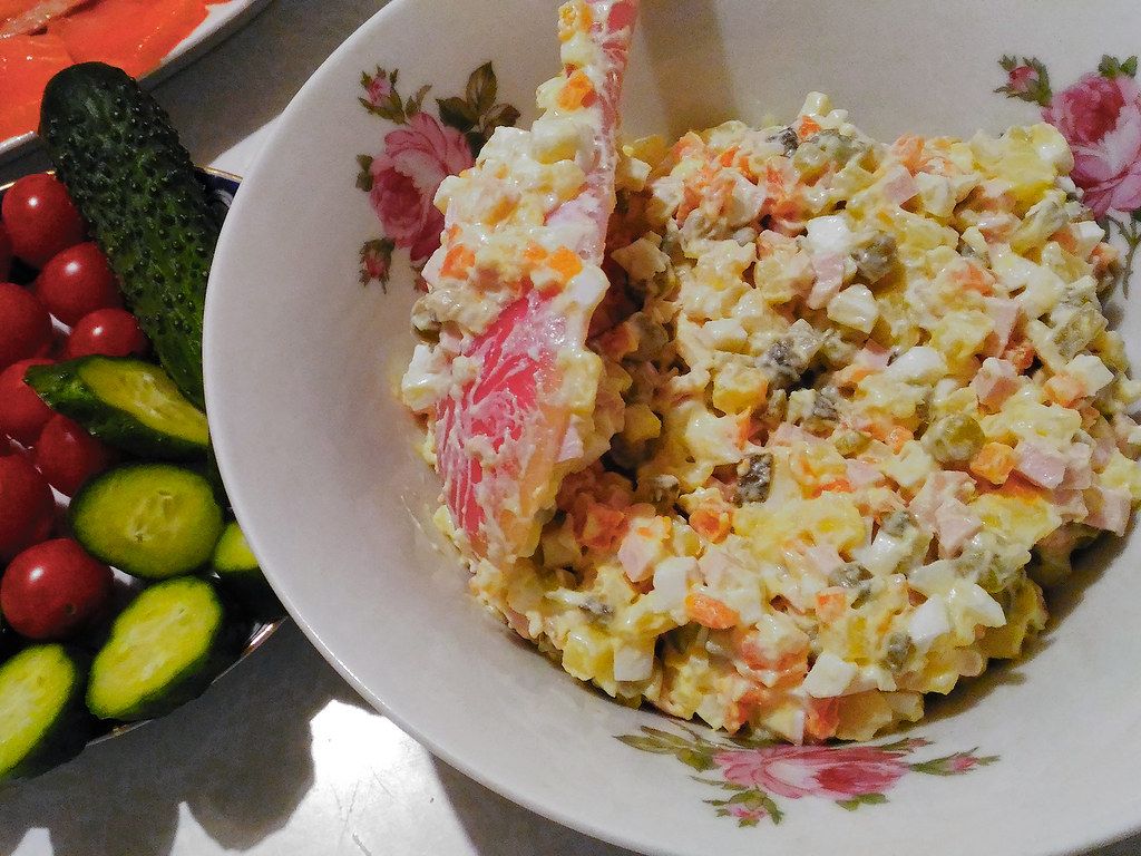 Кулинарные традиции советского застолья: вкусные рецепты, которые стоит вспомнить